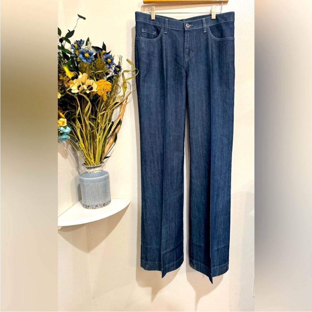 David Kahn Jeanswear USA Blue
Denim Low Rise zipper and Button Closure Size 29